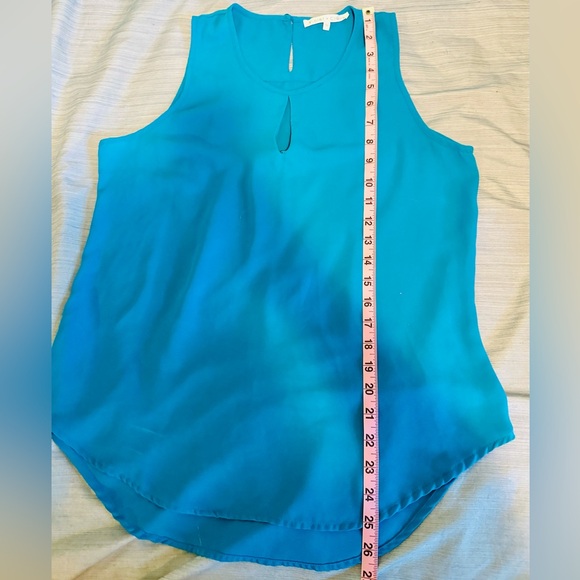 Teal blouse with teal and black highlights on a white skirt. - Picture 6 of 15